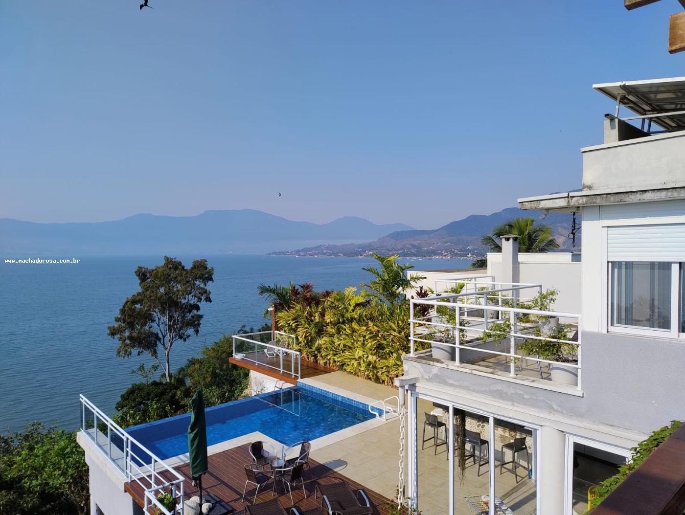 Casa à venda com 3 quartos, 252m² - Foto 1