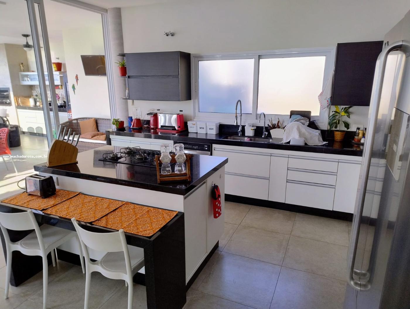 Casa à venda com 3 quartos, 252m² - Foto 16
