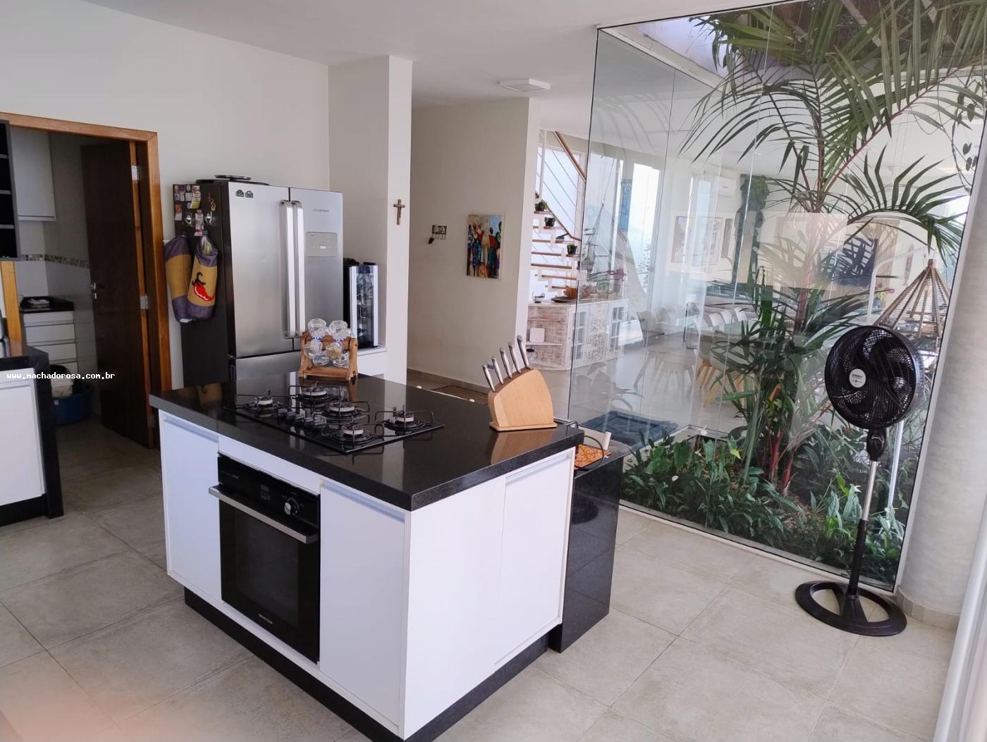 Casa à venda com 3 quartos, 252m² - Foto 18