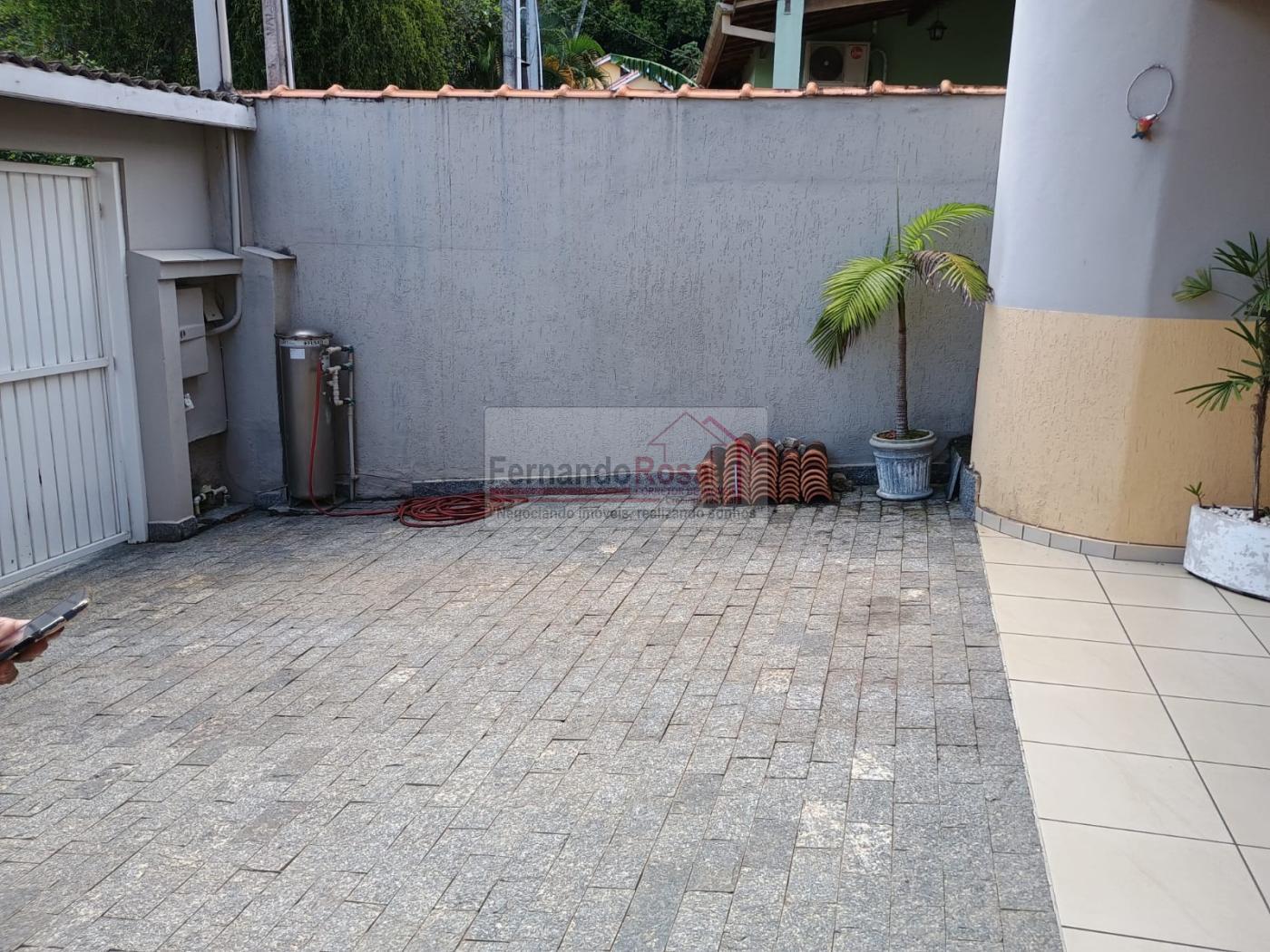Casa à venda com 4 quartos, 220m² - Foto 3