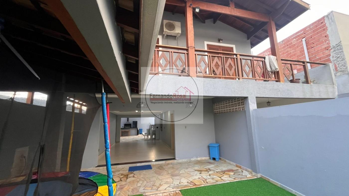 Casa à venda com 3 quartos, 220m² - Foto 2