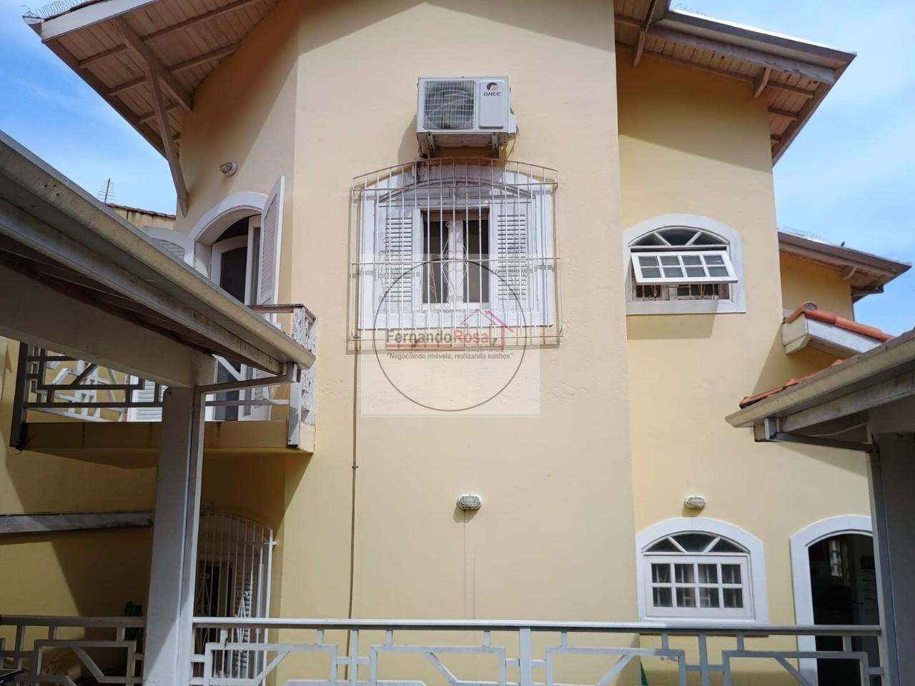 Casa, 5 quartos, 245 m² - Foto 1